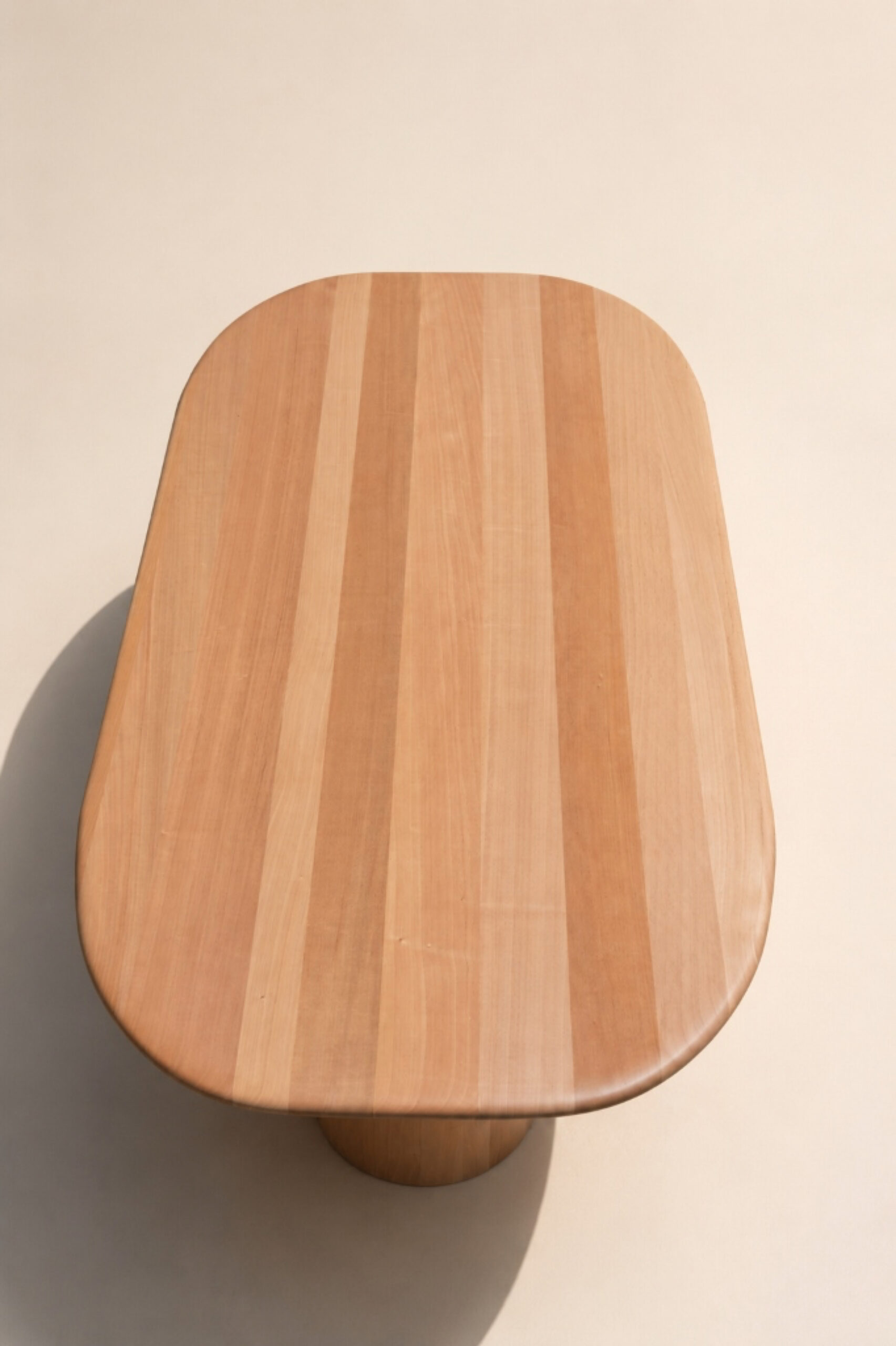 Paul Table expansive solid hardwood continuous longitudinal top grain layout
